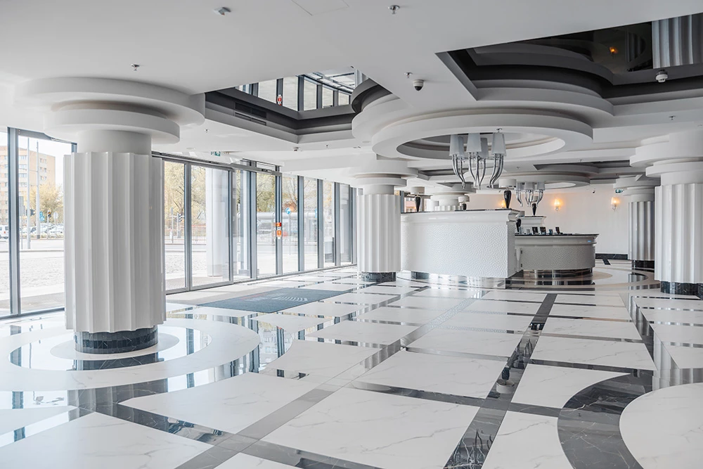 Na co zwrócić uwagę przy wyborze biura na wynajem? Przykład Hanza Tower od J.W. Construction