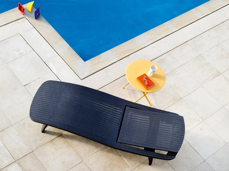 Jak dobrać meble nad basen ogrodowy – wskazówki i porady