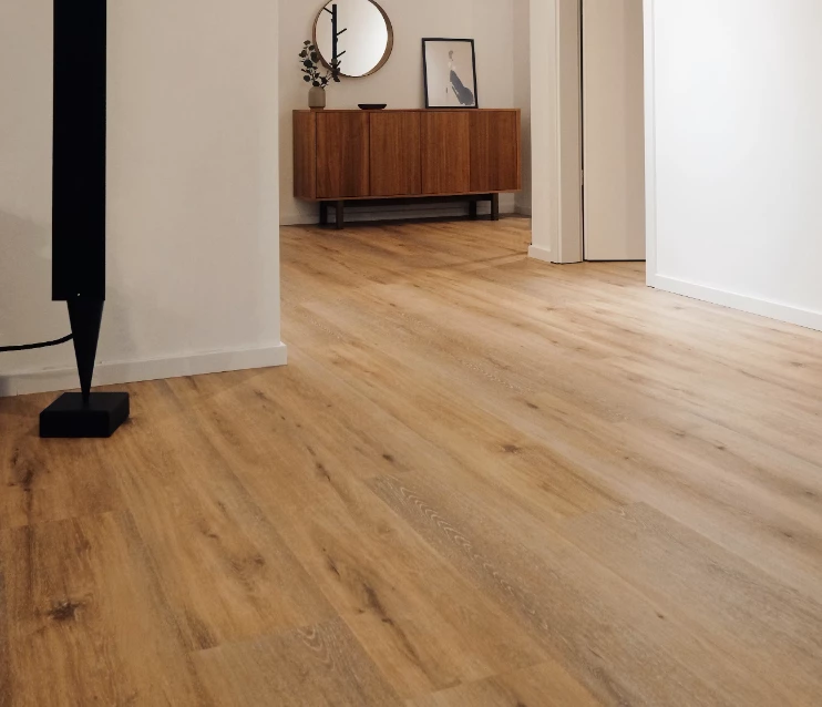 Rysy na parkiecie. Jak usunąć rysy z parkietu? Oto najlepsze domowe sposoby