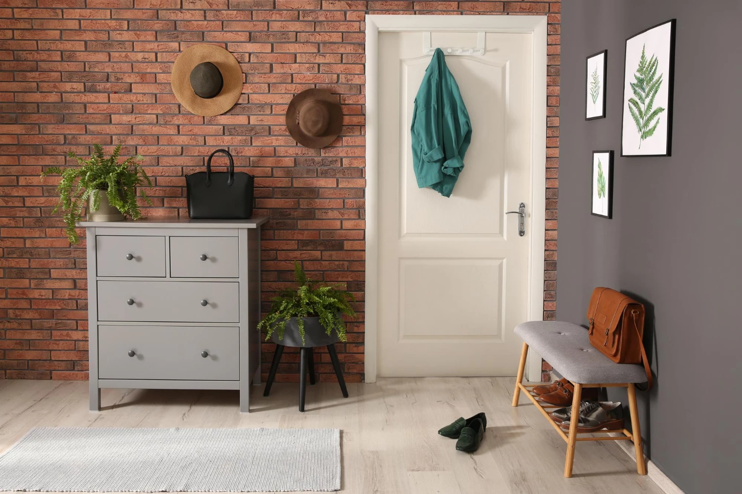 Jak optymalnie zagospodarować przestrzeń w przedpokoju za pomocą mebli?