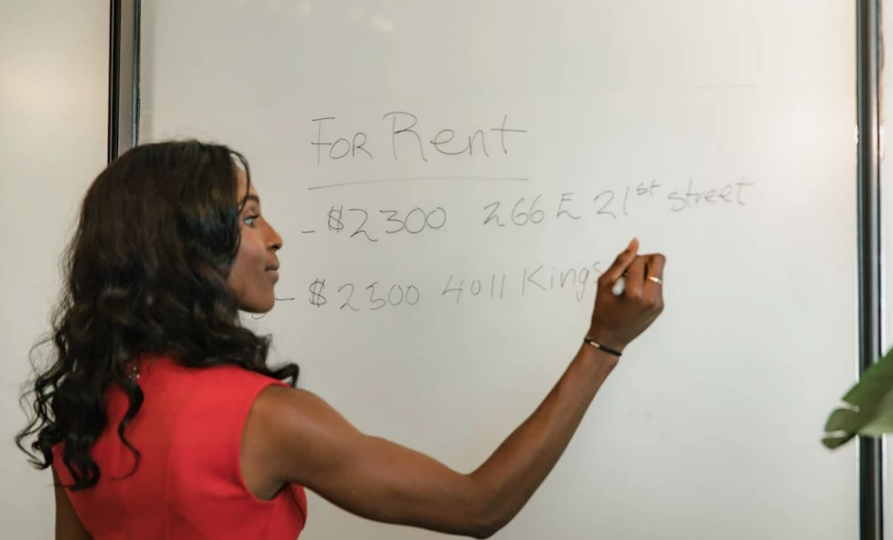 Zakres cenowy oraz obszar porozumienia w nieruchomościach. Elastyczny sposób na wycenę domu.