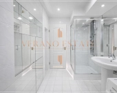 Przestronny dom dwurodzinny z trzema garażami | Zdjęcie 2