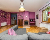 Józefów, dom wolnostojący otoczony sosnami. | Zdjęcie 6