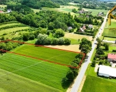 Działka pod zabudowę mieszkaniowo-usługową na gran | Zdjęcie 1