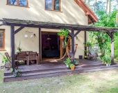 Józefów, dom wolnostojący otoczony sosnami. | Zdjęcie 1