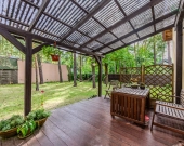 Józefów, dom wolnostojący otoczony sosnami. | Zdjęcie 3