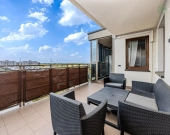 Trzy pokoje na strzeżonym osiedlu Villa Campina. | Zdjęcie 6