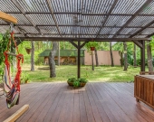 Józefów, dom wolnostojący otoczony sosnami. | Zdjęcie 2