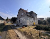 Nieruchomość z budynkami i garażami – potencjał | Zdjęcie 1