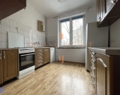 2 Pokoje | Kamienica | Piwnica 12 m² | PKP 1 km | Zdjęcie 3