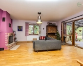 Józefów, dom wolnostojący otoczony sosnami. | Zdjęcie 4