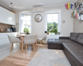 Stylowe mieszkanie dwupoziomowe z ogródkiem | Zdjęcie 2