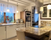 Dom przy lesie, taras, kominek, ogród. | Zdjęcie 4