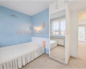 Przestronny dom dwurodzinny z trzema garażami | Zdjęcie 4