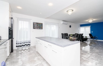 Zdjęcie główne ogłoszenia Dom jednorodzinny z garażem na sprzedaż!