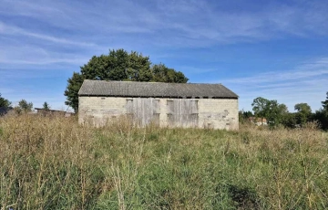 Zdjęcie główne ogłoszenia Działka budowlana z budynkiem gospodarczym