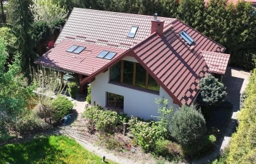 Zdjęcie główne ogłoszenia Dom pod Warszawą w ponadczasowym stylu.