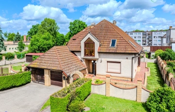 Zdjęcie główne ogłoszenia Białogard duży dom plus działka handlowo-usługowa.