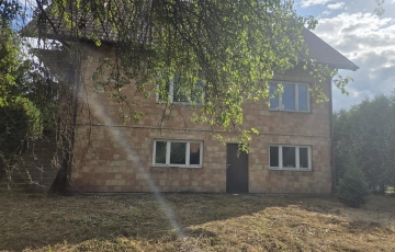 Zdjęcie główne ogłoszenia Duży dla 2 rodzin, do rozbudowy lub wykończenia.