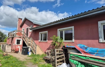 Zdjęcie główne ogłoszenia Syndyk sprzedaje udział ½ w nieruchomości gruntowej zabudowanej