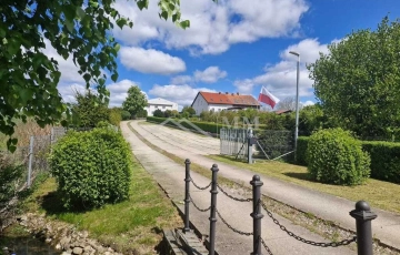 Zdjęcie główne ogłoszenia Dom  z potencjałem inwestycyjnym .