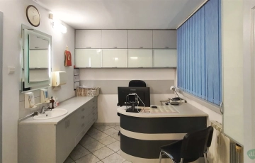 Zdjęcie główne ogłoszenia Do sprzedania mieszkanie-gabinet lekarski.