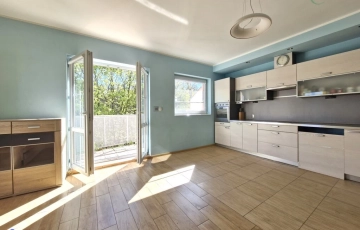 Zdjęcie główne ogłoszenia Cztery pokoje 87 m2 z garażem w otulinie lasu.