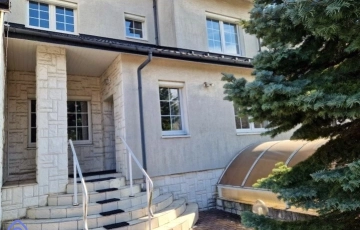 Zdjęcie główne ogłoszenia Szeregowy, 5 pokoi, ciche miejsce.