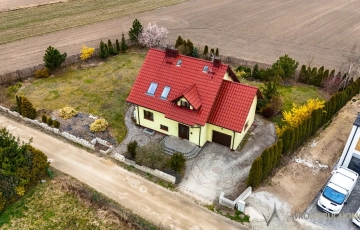 Zdjęcie główne ogłoszenia Dom wolnostojący | 4 sypialnie | Duża działka