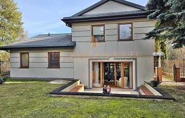 Zdjęcie główne ogłoszenia Zielona enklawa pod Warszawą — dom z ogrodem