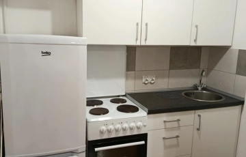 Zdjęcie główne ogłoszenia Kawalerka do zamieszkania