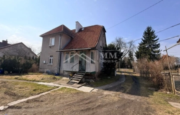 Zdjęcie główne ogłoszenia Nieruchomość z budynkami i garażami – potencjał