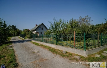 Zdjęcie główne ogłoszenia Dom na granicy Radłowa i Woli Radłowskiej.