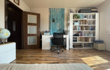 Zdjęcie główne ogłoszenia Duża loggia | Dwustronne | Piwnica | Parking | Pas