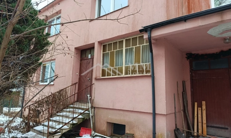 Dom z ogrodem we Fromborku. | Zdjęcie główne