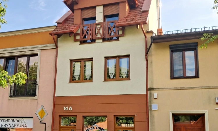 Budynek z mieszkaniem i lokalem usługowym | Zdjęcie główne