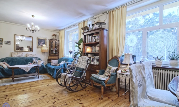 Dom przy lesie z dużym potencjałem/narożna działka | Zdjęcie główne