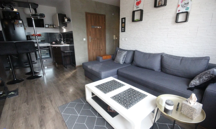 2pok, 39met, okolice Gagarina BALKON/MP/2011 (Wrocław) | Zdjęcie główne