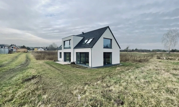 Prąd, woda, kanalizacja | Droga utwardzona | Prost | Zdjęcie główne