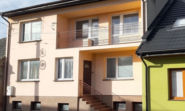 Do remontu, przestronny, z budynkami gosp. | Zdjęcie główne