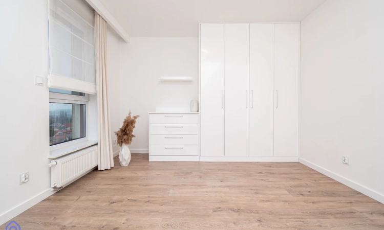 Mieszkanie 3-pokojowe z balkonem na wynajem | Zdjęcie główne