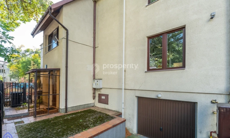 Bliźniak z potencjałem blisko metra na Mokotowie | Zdjęcie główne