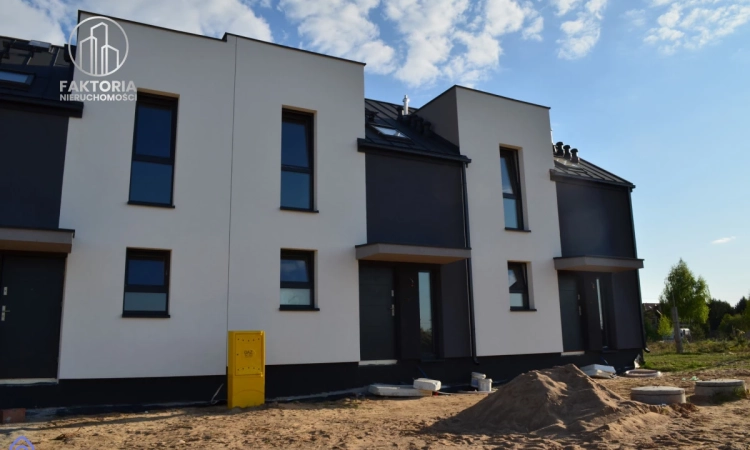 Środkowy segment szeregówki, stan deweloperski | Zdjęcie główne