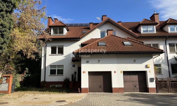 Unikalna powierzchnia biurowa zatopiona w zieleni | Zdjęcie główne