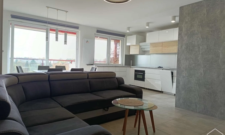 Dwupoziomowe mieszkanie w pobliżu radiostacji | Zdjęcie główne