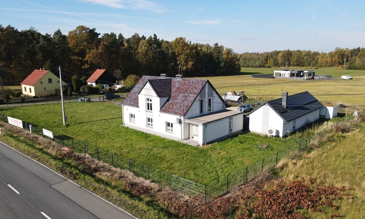 Na sprzedaż funkcjonalny dom po remoncie – Błachów | Zdjęcie główne