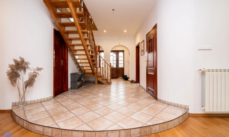 Komfortowy dom z garażem w zielonej okolicy | Zdjęcie główne