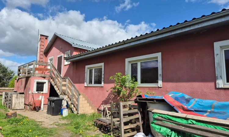 Syndyk sprzedaje udział ½ w nieruchomości gruntowej zabudowanej | Zdjęcie główne