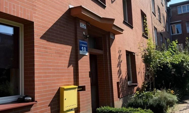 Kamienica z odnowioną elewacją | zieleń | 72 m² | Zdjęcie główne