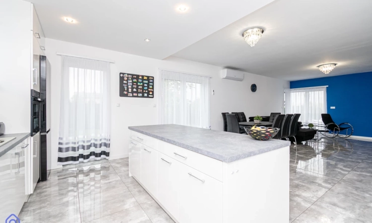 Dom jednorodzinny z garażem na sprzedaż! | Zdjęcie główne